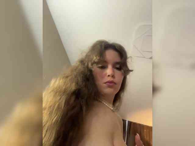 YourLadyyy webcam