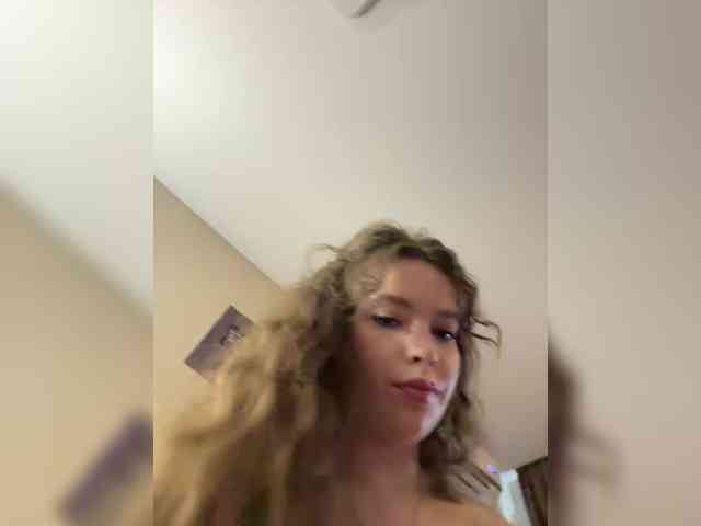 YourLadyyy webcam