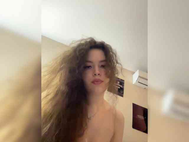 YourLadyyy webcam