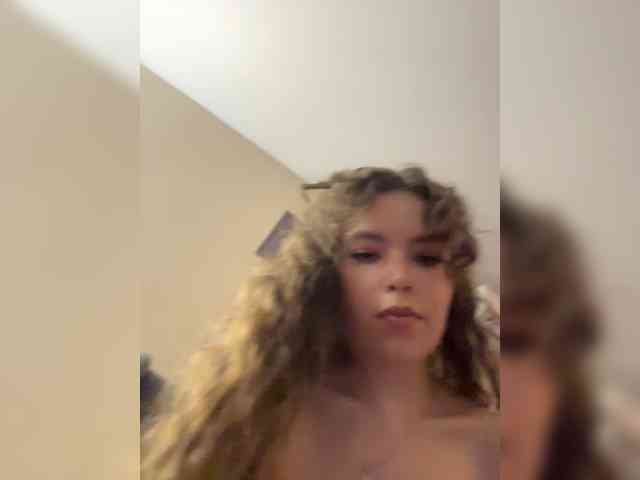 YourLadyyy webcam
