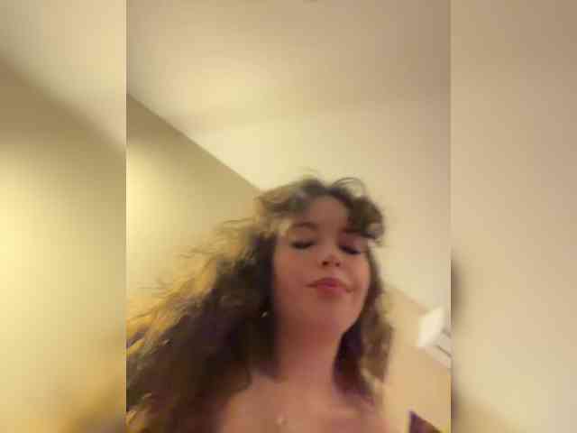 YourLadyyy webcam