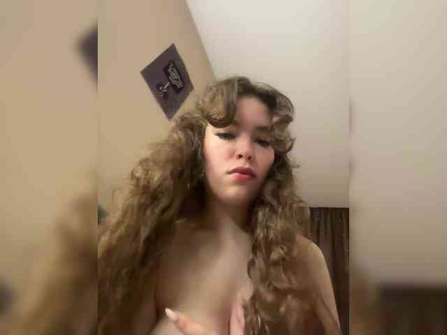 YourLadyyy webcam