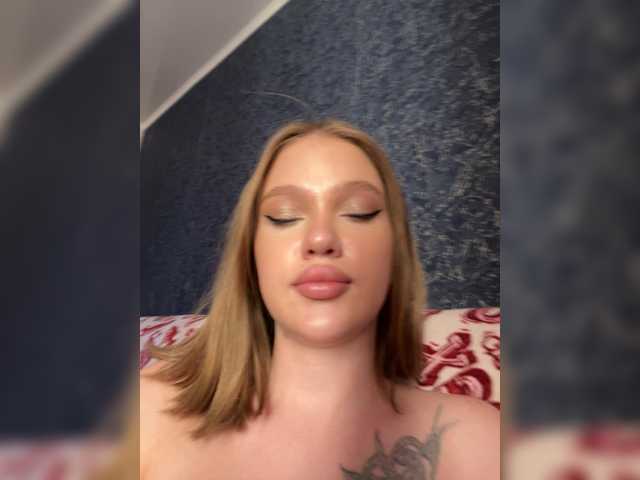 AriWafe live cam on BongaCams