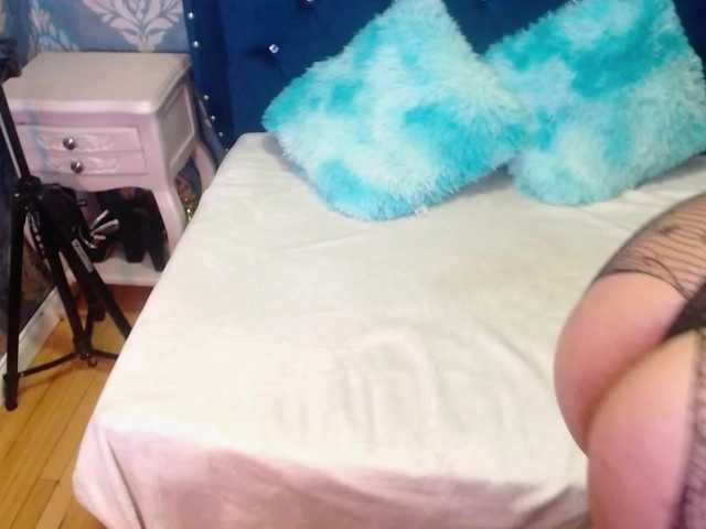 sofiacowperx live webcam show