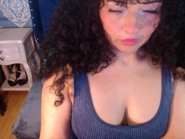 le modèle sofiacowperx est en webcam porno dans un show sur le site bongacams, il possède les tags suivants: Latino/Hispanic,Brunette,Shaved