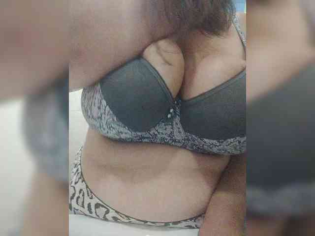 Xo4y-SeX-TpaX webcam