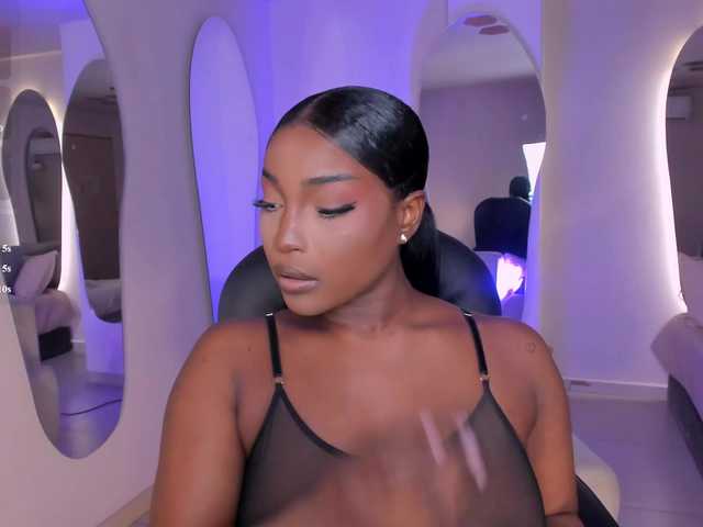 SavannahStorm live cam on BongaCams