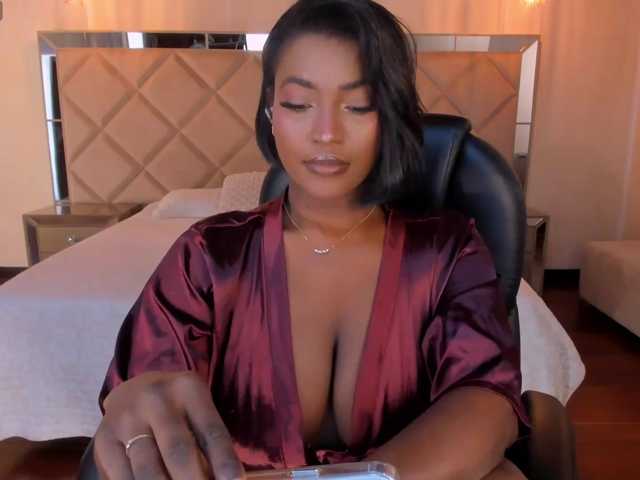 SavannahStorm live cam on BongaCams
