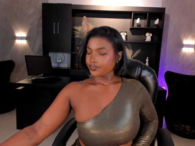 SavannahStorm live cam on BongaCams