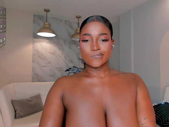 SavannahStorm live cam on BongaCams