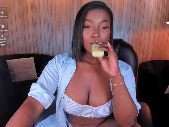 SavannahStorm live cam on BongaCams