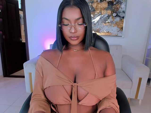 SavannahStorm live cam on BongaCams