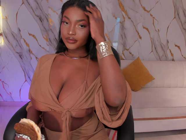 SavannahStorm live cam on BongaCams