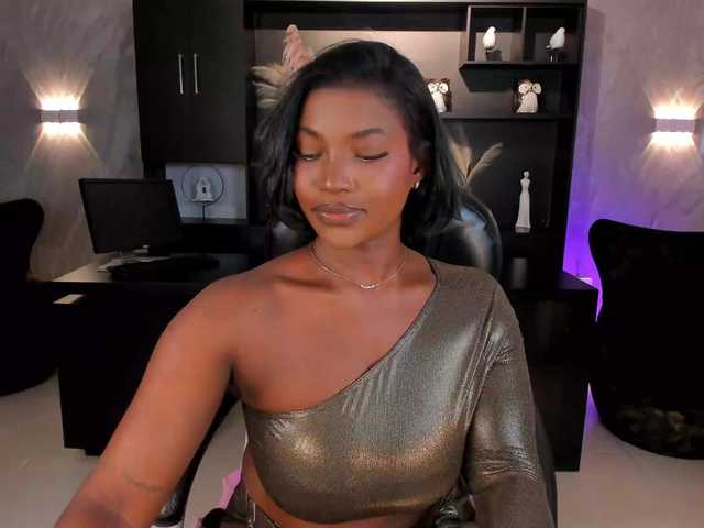 SavannahStorm live cam on BongaCams