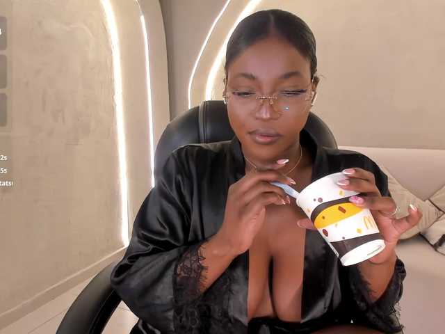 SavannahStorm live webcam show