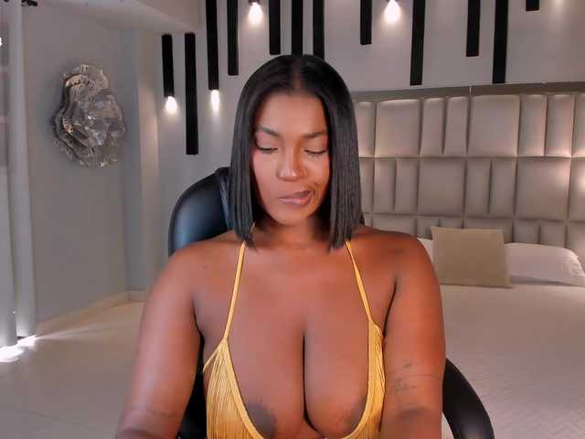 SavannahStorm live cam preview