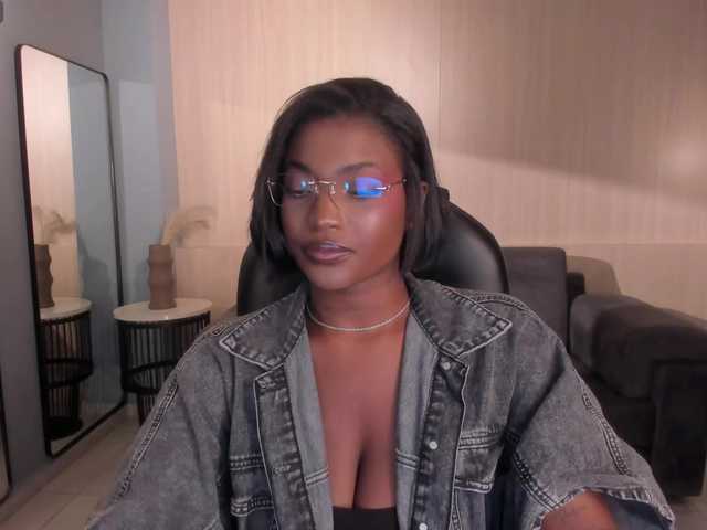 SavannahStorm live cam on BongaCams
