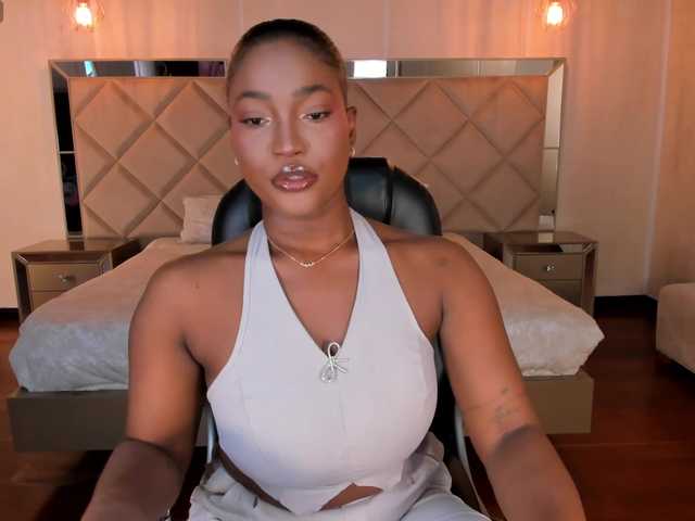 SavannahStorm live cam on BongaCams