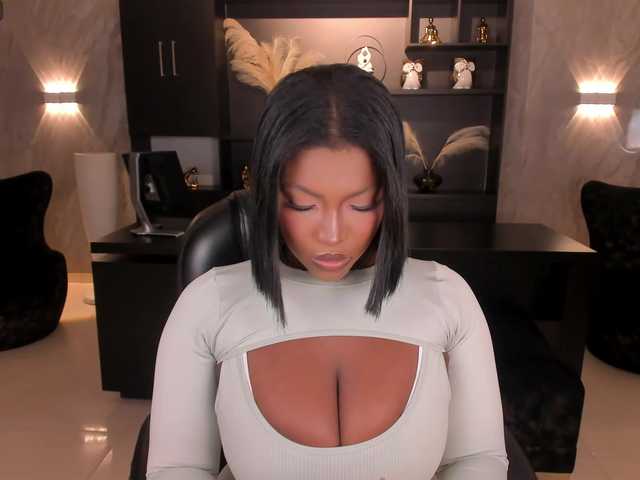 SavannahStorm live cam on BongaCams