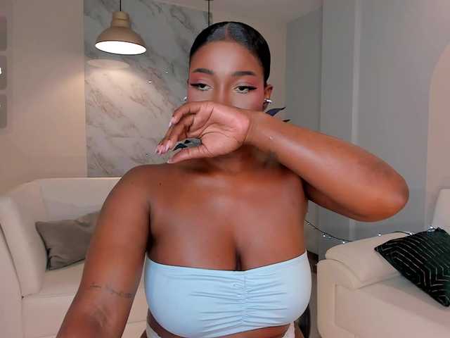 SavannahStorm live cam on BongaCams