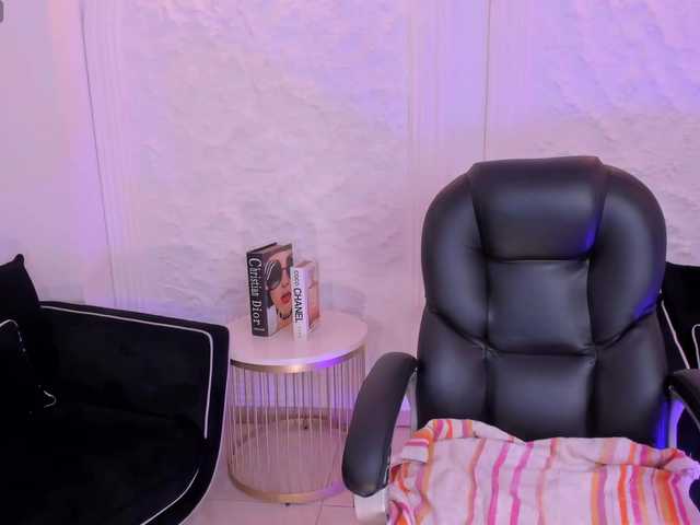 SavannahStorm live cam on BongaCams