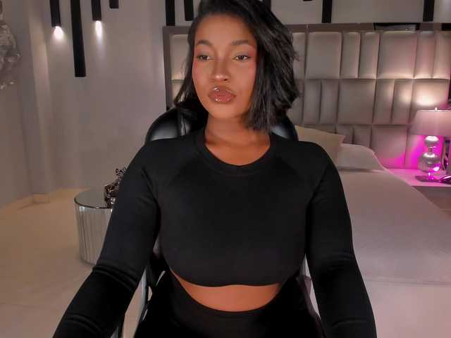 SavannahStorm live cam on BongaCams