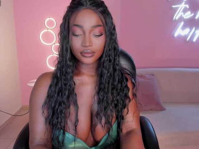 SavannahStorm live cam on BongaCams