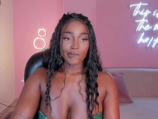 SavannahStorm live cam on BongaCams