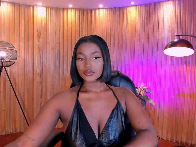 SavannahStorm Live Webcam on BongaCams