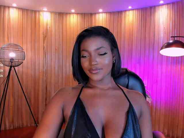 SavannahStorm Live Webcam on BongaCams
