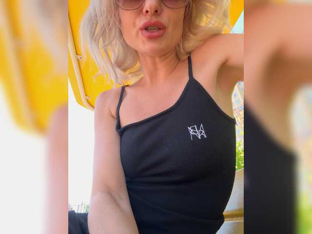 -Molly- live cam on BongaCams