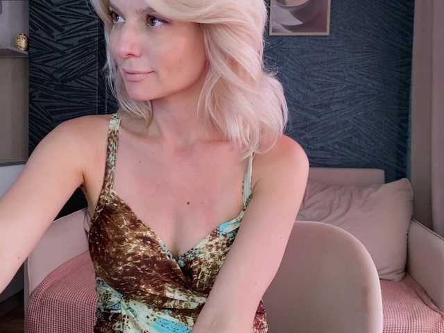 -Molly- live cam on BongaCams