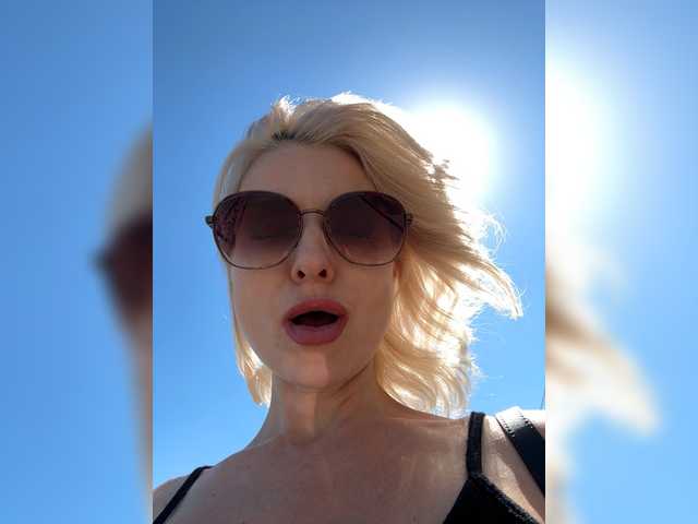-Molly- live cam on BongaCams