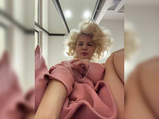 -Molly- live cam on BongaCams