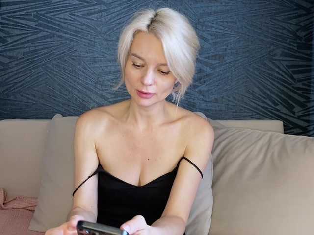 -Molly- Live Cam Chat on BongaCams