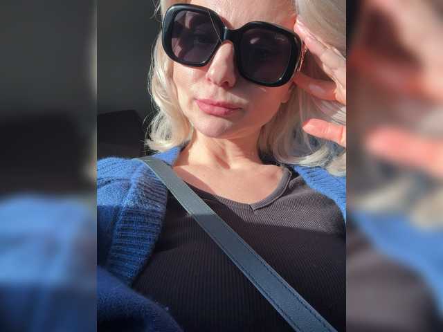 -Molly-'s BongaCams show and profile