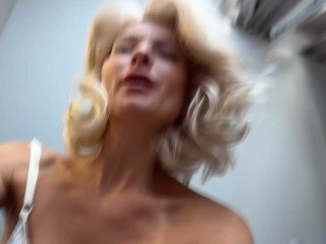 -Molly- live cam on BongaCams