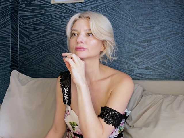 -Molly- live cam on BongaCams