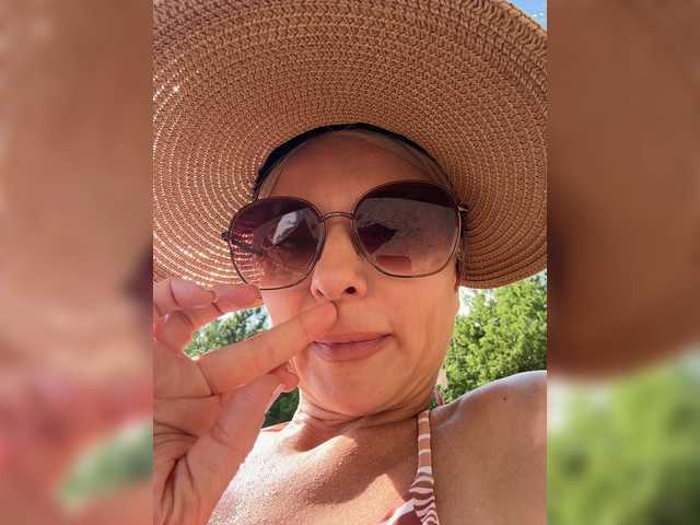 -Molly- live cam on BongaCams