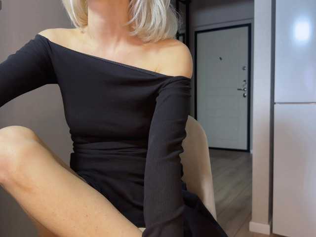 -Molly-'s BongaCams show and profile