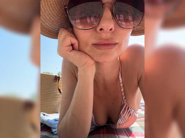 -Molly- live cam on BongaCams