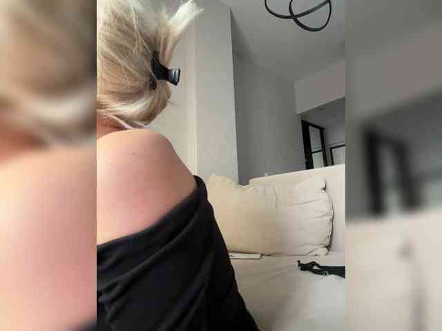 -Molly- webcam