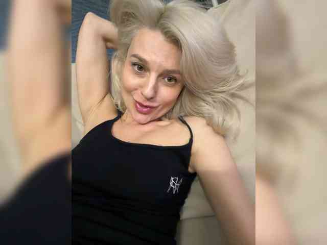 Модель: -Molly-