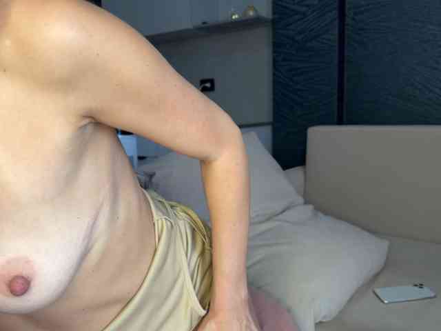 -Molly- webcam