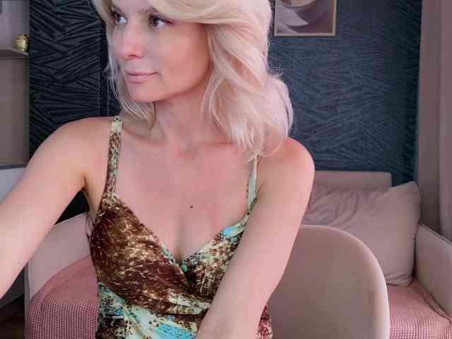-Molly- webcam