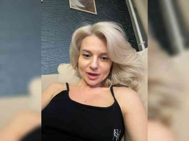 Модель: -Molly-