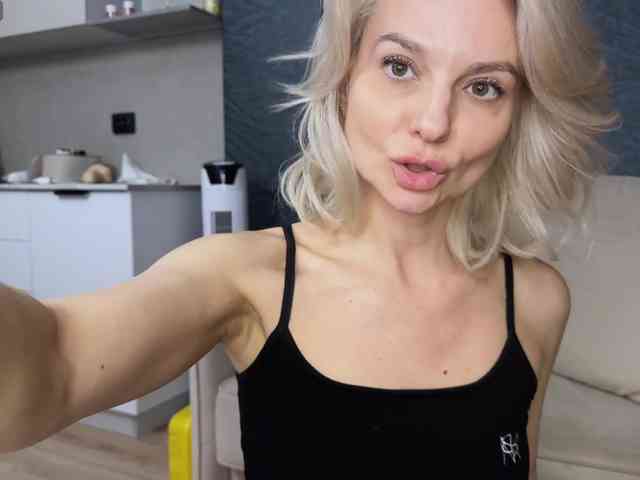 -Molly- webcam