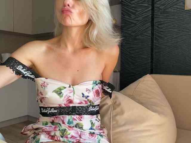 -Molly- webcam