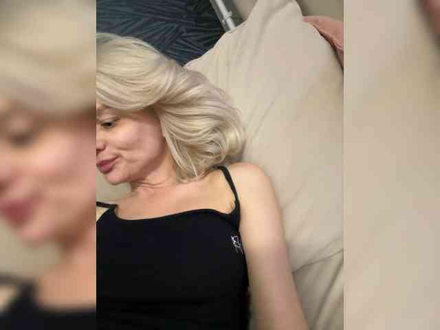 -Molly- webcam