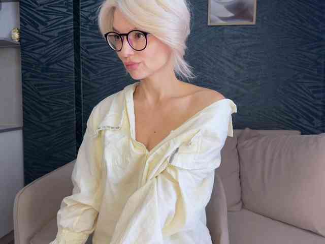 -Molly- webcam